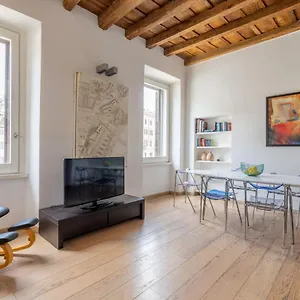 Modern In Campo De Fiori Apartment